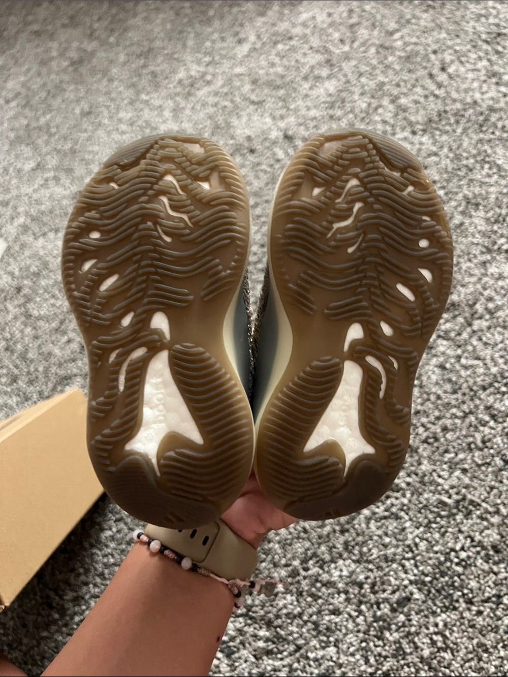 Yeezy boost 380 - Picture 3 of 4